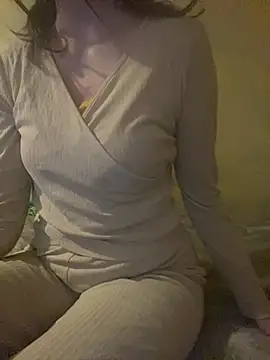 Snapshot of KittieCreme chatting on 10, 2, 2026 KittieCreme online show from 10, 2, 2026