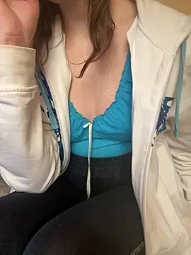 Snapshot of KittieCreme chatting on 30, 4, 2026 KittieCreme online show from 30, 4, 2026