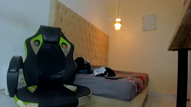 Hotblosson online show from 18, 12, 2025