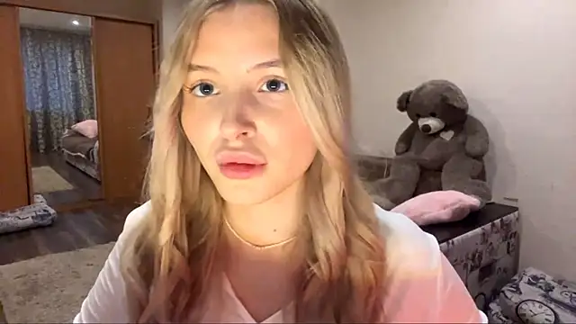 Snapshot of VictoriaMystery chatting on 24, 10, 2025 VictoriaMystery online show from 24, 10, 2025