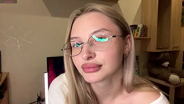 Snapshot of VictoriaMystery chatting on 9, 11, 2025 VictoriaMystery online show from 9, 11, 2025