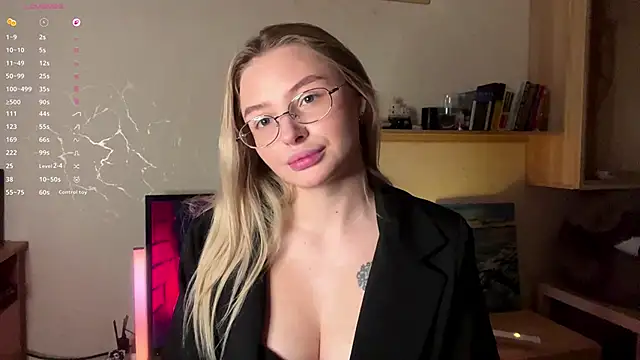 Snapshot of VictoriaMystery chatting on 14, 11, 2025 VictoriaMystery online show from 14, 11, 2025