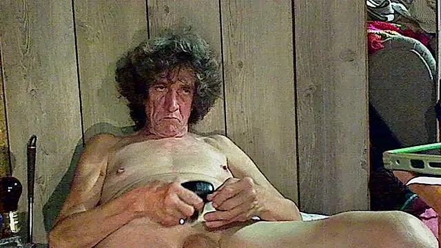 Snapshot of OldManOnline chatting on 7, 11, 2025 OldManOnline online show from 7, 11, 2025