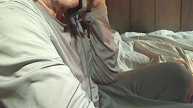 Snapshot of OldManOnline chatting on 1, 12, 2025 OldManOnline online show from 1, 12, 2025