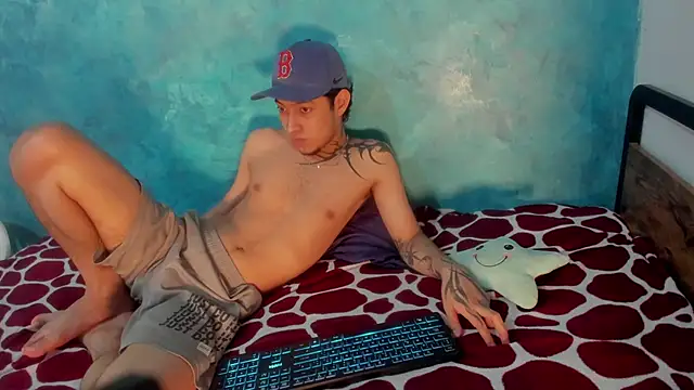 Snapshot of Sky_Wild chatting on 19, 12, 2025 Sky Wild online show from 19, 12, 2025