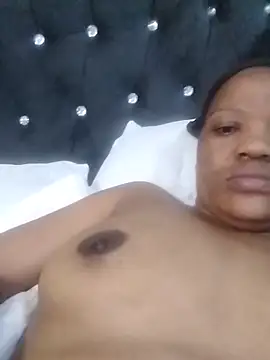 Snapshot of CaramelBoootie chatting on 13, 4, 2026 CaramelBoootie online show from 13, 4, 2026