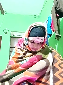 Karishma cute online show from 17, 11, 2025