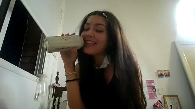 Snapshot of miapink33 chatting on 1, 4, 2026 miapink33 online show from 1, 4, 2026