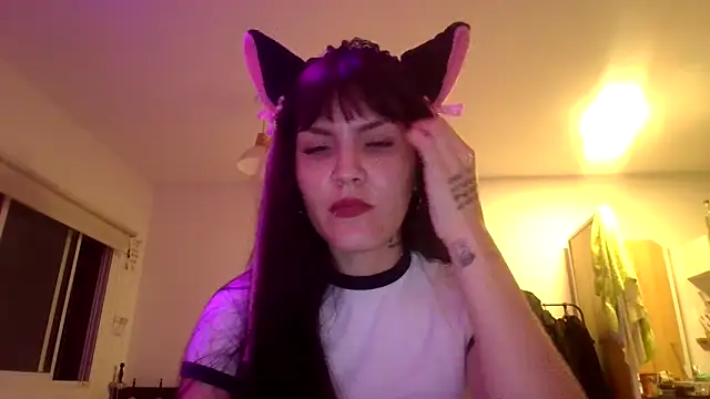 Snapshot of miapink33 chatting on 8, 4, 2026 miapink33 online show from 8, 4, 2026