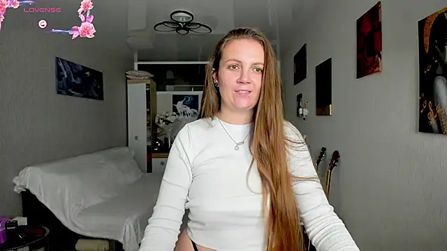 Amy  Leee  online show from 26, 10, 2025