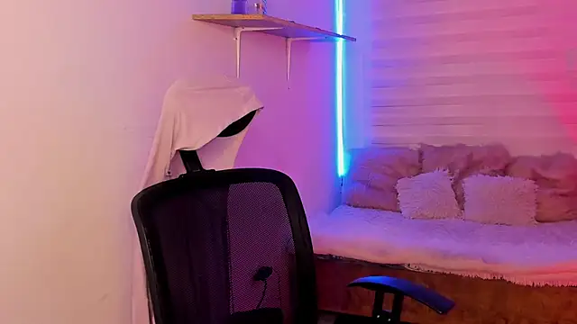 Snapshot of Emily_Lindey chatting on 24, 10, 2025 Emily Lindey online show from 24, 10, 2025