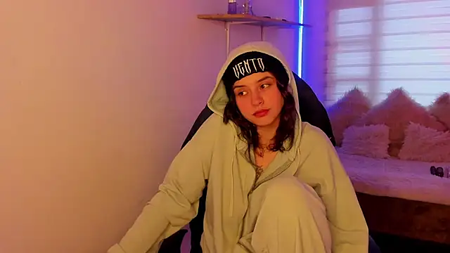 Snapshot of Emily_Lindey chatting on 26, 10, 2025 Emily Lindey online show from 26, 10, 2025