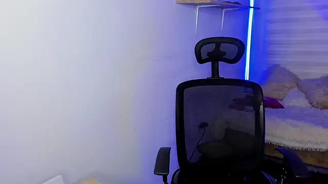 Snapshot of Emily_Lindey chatting on 31, 10, 2025 Emily Lindey online show from 31, 10, 2025