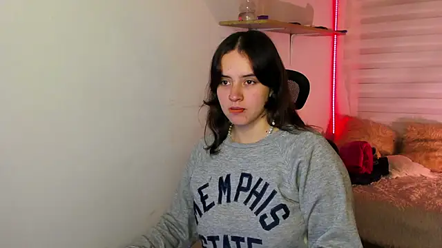 Snapshot of Emily_Lindey chatting on 12, 11, 2025 Emily Lindey online show from 12, 11, 2025