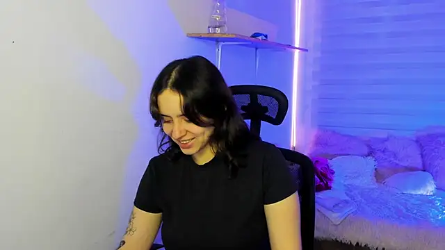 Snapshot of Emily_Lindey chatting on 16, 11, 2025 Emily Lindey online show from 16, 11, 2025