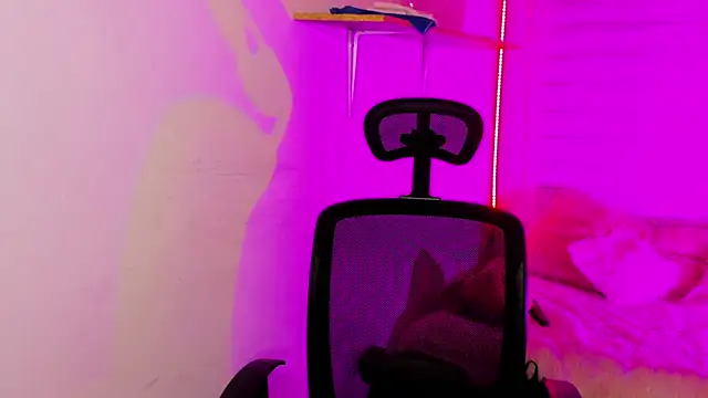 Snapshot of Emily_Lindey chatting on 18, 11, 2025 Emily Lindey online show from 18, 11, 2025