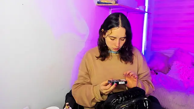 Snapshot of Emily_Lindey chatting on 20, 11, 2025 Emily Lindey online show from 20, 11, 2025