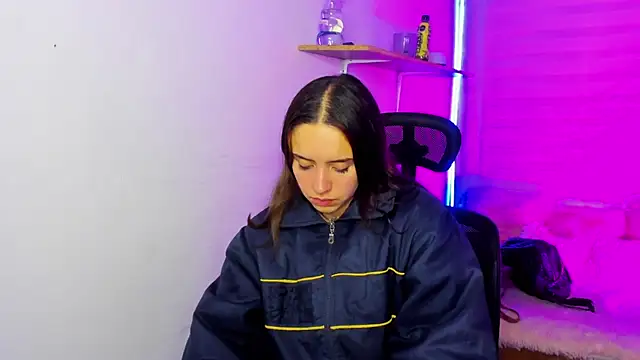 Snapshot of Emily_Lindey chatting on 21, 11, 2025 Emily Lindey online show from 21, 11, 2025