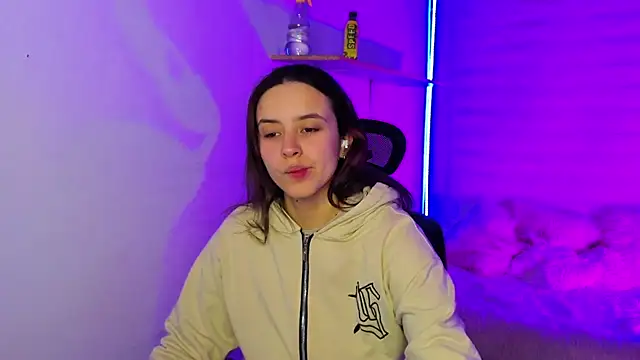 Snapshot of Emily_Lindey chatting on 22, 11, 2025 Emily Lindey online show from 22, 11, 2025