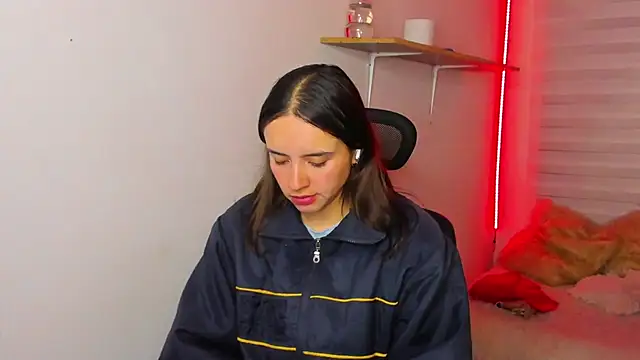 Snapshot of Emily_Lindey chatting on 23, 11, 2025 Emily Lindey online show from 23, 11, 2025