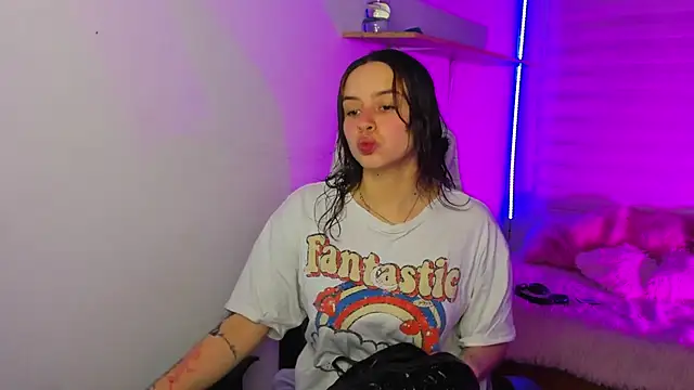 Snapshot of Emily_Lindey chatting on 26, 11, 2025 Emily Lindey online show from 26, 11, 2025