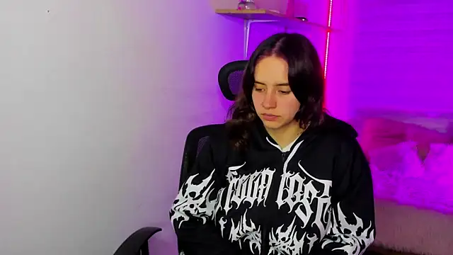 Snapshot of Emily_Lindey chatting on 30, 11, 2025 Emily Lindey online show from 30, 11, 2025