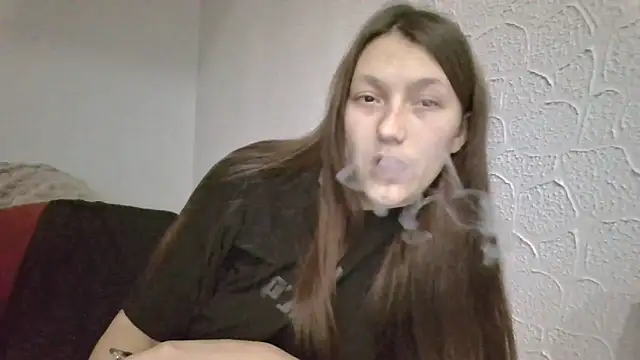 Snapshot of luna_tt chatting on 18, 12, 2025 luna tt online show from 18, 12, 2025