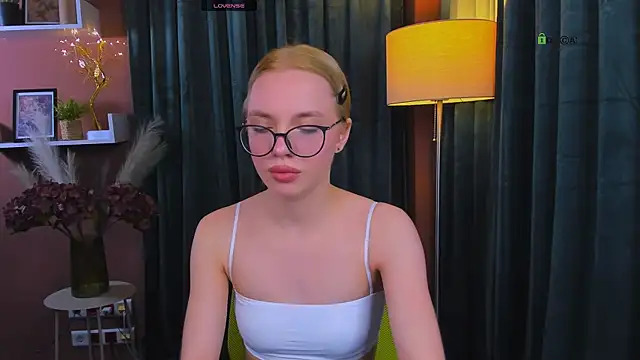 Snapshot of sendi_cais chatting on 17, 4, 2026 sendi cais online show from 17, 4, 2026