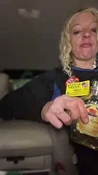 Snapshot of queenkelly1234 chatting on 25, 4, 2026 queenkelly1234 online show from 25, 4, 2026