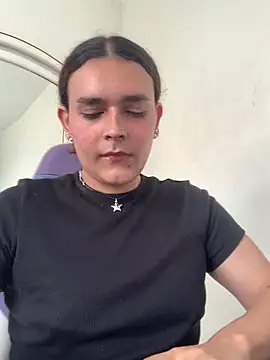 Snapshot of La-Gatiita-trans chatting on 21, 12, 2025 La-Gatiita-trans online show from 21, 12, 2025