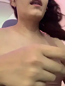 Snapshot of La-Gatiita-trans chatting on 3, 2, 2026 La-Gatiita-trans online show from 3, 2, 2026