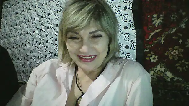 Snapshot of Lia_Ray chatting on 20, 10, 2025 Lia Ray online show from 20, 10, 2025