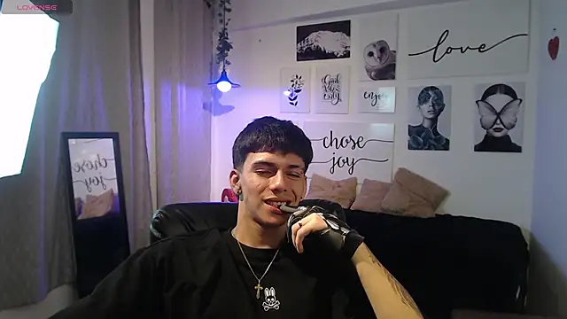 Snapshot of AmethystShadow17 chatting on 14, 3, 2026 AmethystShadow17 online show from 14, 3, 2026