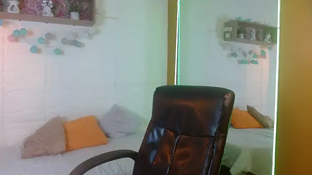 Snapshot of AmethystShadow17 chatting on 19, 4, 2026 AmethystShadow17 online show from 19, 4, 2026