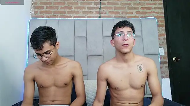 Snapshot of Desire4Duo chatting on 6, 1, 2026 Desire4Duo online show from 6, 1, 2026