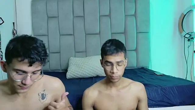 Snapshot of Desire4Duo chatting on 12, 3, 2026 Desire4Duo online show from 12, 3, 2026