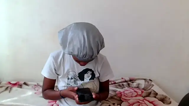 Snapshot of SexyLatoya05 chatting on 1, 12, 2025 SexyLatoya05 online show from 1, 12, 2025