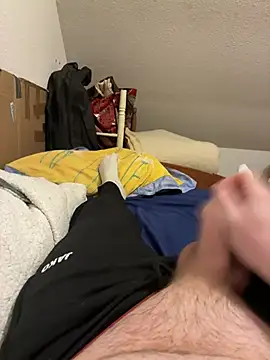 Snapshot of creamydeluxe chatting on 5, 3, 2026 creamydeluxe online show from 5, 3, 2026