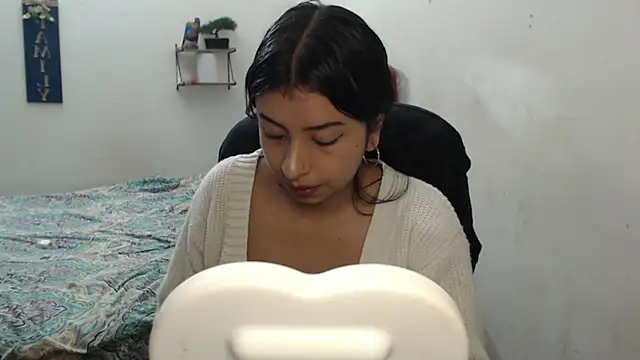 Snapshot of Lya_Hall_ chatting on 5, 2, 2026 Lya Hall online show from 5, 2, 2026