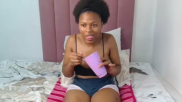 Snapshot of Bubbles156 chatting on 12, 11, 2025 Bubbles156 online show from 12, 11, 2025