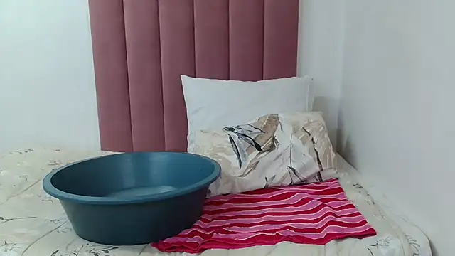 Snapshot of Bubbles156 chatting on 25, 11, 2025 Bubbles156 online show from 25, 11, 2025