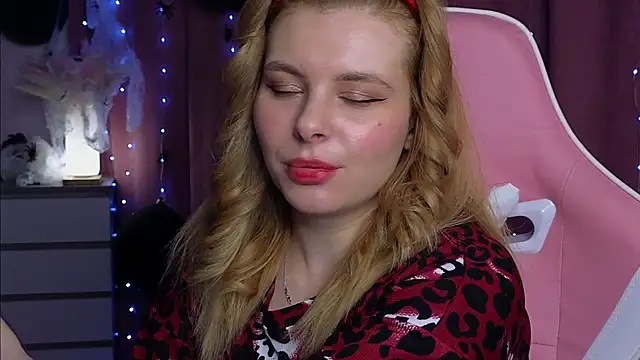 Snapshot of newday-off chatting on 31, 10, 2025 newday-off online show from 31, 10, 2025