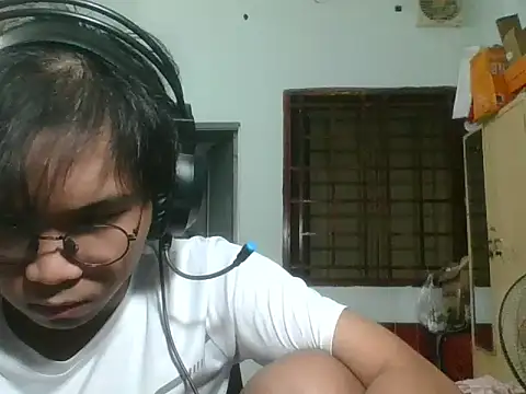 Snapshot of kave2033 chatting on 4, 11, 2025 kave2033 online show from 4, 11, 2025