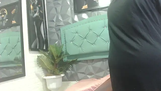 Snapshot of Amara__Hank chatting on 26, 11, 2025 Amara Hank online show from 26, 11, 2025