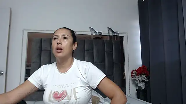 Salmma Milf online show from 10, 4, 2026