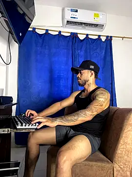 Kylian Alessandro online show from 17, 12, 2025