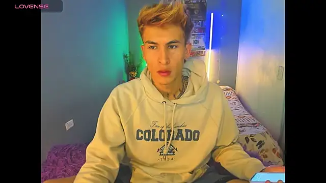 Snapshot of Latin_boysxxxx chatting on 12, 3, 2026 Latin boysxxxx online show from 12, 3, 2026