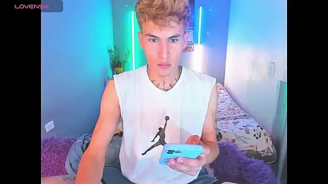 Snapshot of Latin_boysxxxx chatting on 14, 3, 2026 Latin boysxxxx online show from 14, 3, 2026