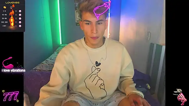 Snapshot of Latin_boysxxxx chatting on 31, 3, 2026 Latin boysxxxx online show from 31, 3, 2026