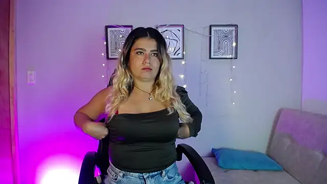 Snapshot of Sweet_Bella_Valery chatting on 1, 4, 2026 Sweet Bella Valery online show from 1, 4, 2026